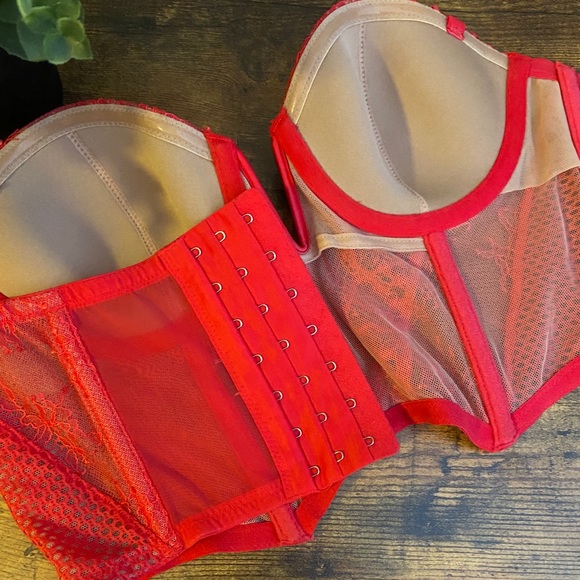 Victoria’s Secret Corset - Picture 2 of 8
